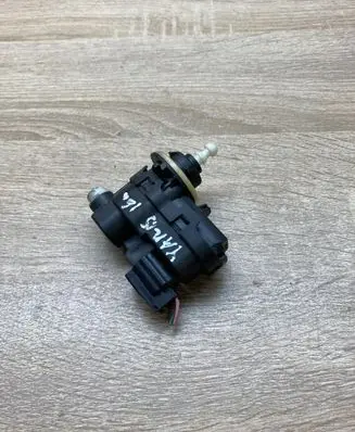 Toyota Yaris Headlight level adjustment motor 92000866