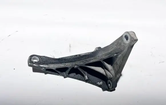 BMW 8 E31 Engine mounting bracket 11811132989 1132989