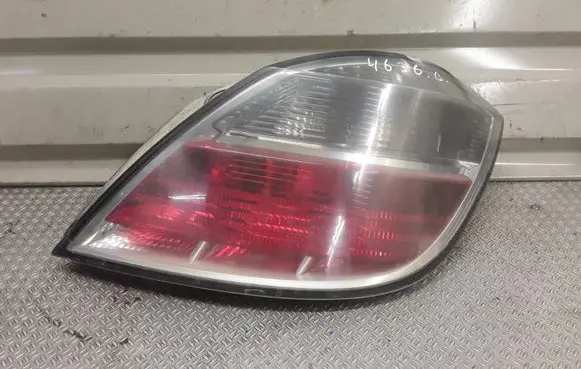 Opel Astra H Rear/tail lights 13222325