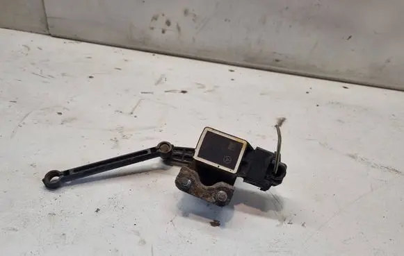 Mercedes-Benz CLS C219 Air suspension front height level sensor A0105427717