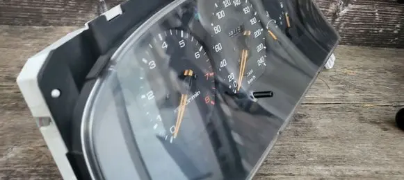 Mazda 626 Speedometer (instrument cluster) GC5KC