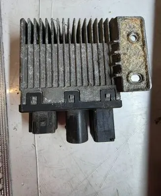 Volkswagen Multivan T5 Coolant fan relay 000960868 0909616044