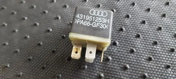Volkswagen PASSAT B5 Other relay 431951253H