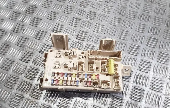 Toyota Avensis T250 Fuse module 82641CA010F