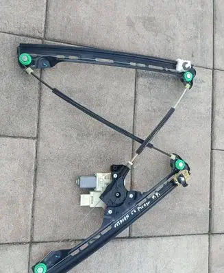 Citroen C4 II Picasso Front door electric window regulator 9675924680
