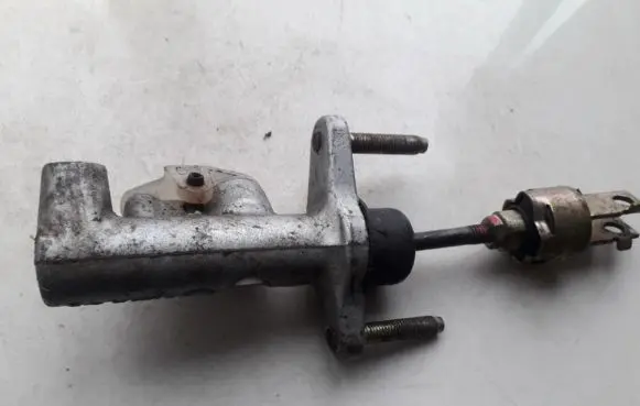 Toyota Corolla Verso E121 Clutch master cylinder