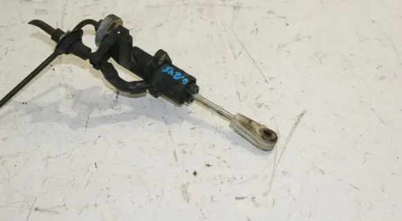 Volkswagen PASSAT B5 Clutch master cylinder 8E2721401AA
