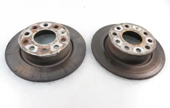 Volkswagen Golf V Rear brake disc