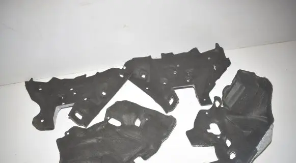 Engine bonnet/hood sound/heat insulation