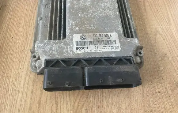 Skoda Octavia Mk2 (1Z) Engine control unit/module 0281012237 03G906016K 1039S07818