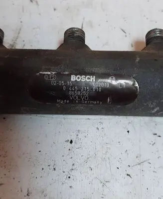 Volvo V50 Fuel main line pipe 0445215010