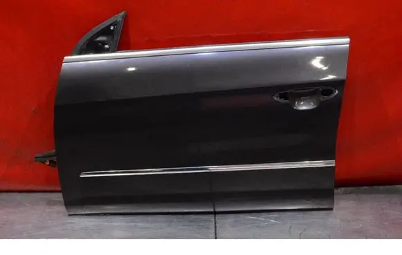 Volkswagen PASSAT CC Front door