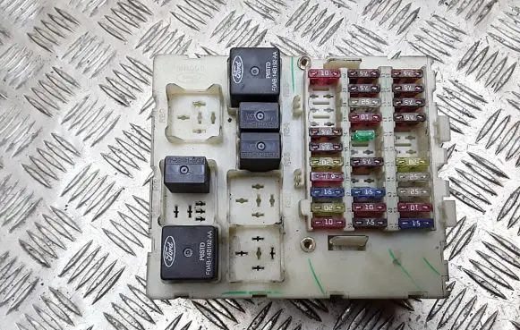 Ford Focus Fuse module 6s4t-14a073-ab