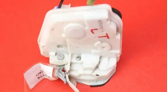 Mazda 3 II Rear door lock