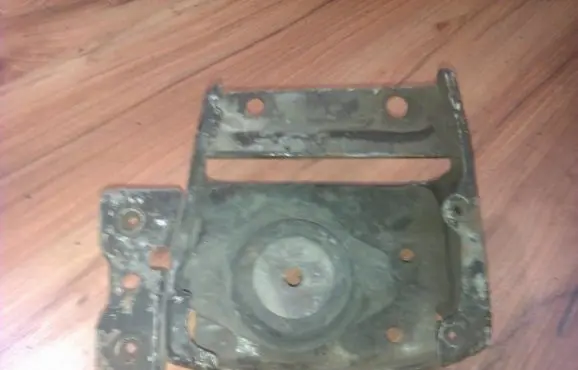 Citroen Xsara Engine mount bracket