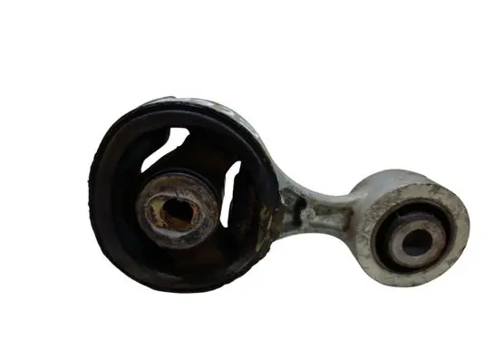Honda CR-V Engine mount bracket