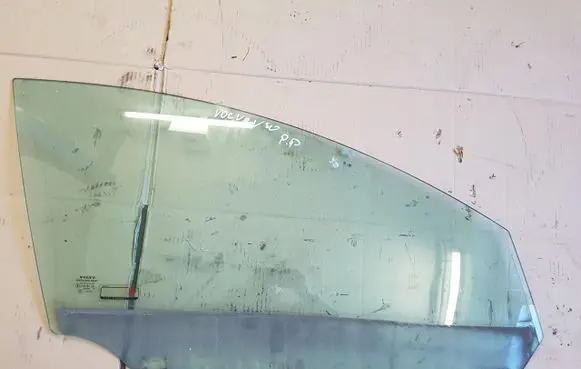 Volvo V50 Front door window glass four-door