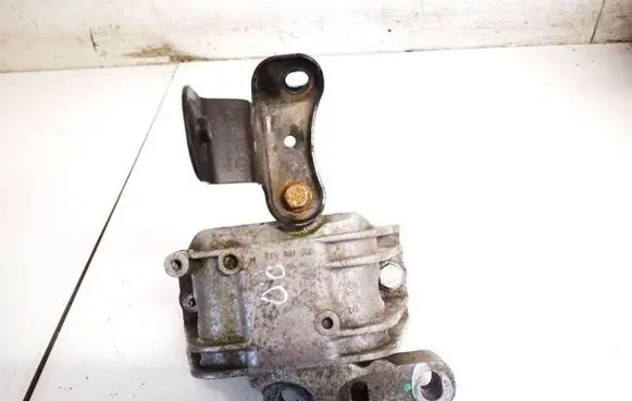 Volkswagen PASSAT B6 Engine mount bracket 1k0199262m