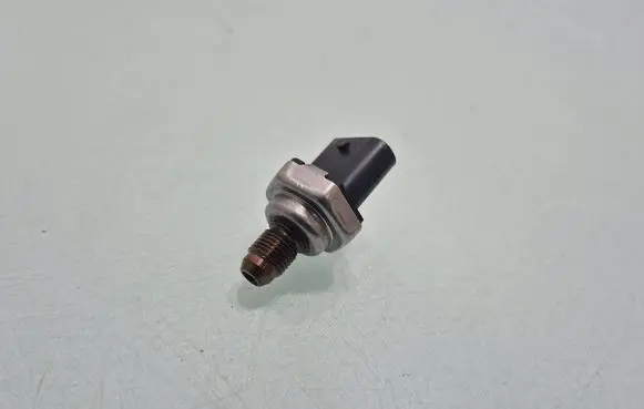 Alfa Romeo Giulia Fuel pressure sensor 68212572AB 0002138670 10PP1201