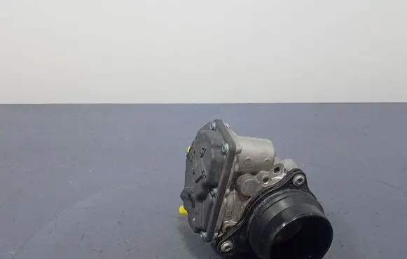BMW M4 F82 F83 Throttle body valve 8053336