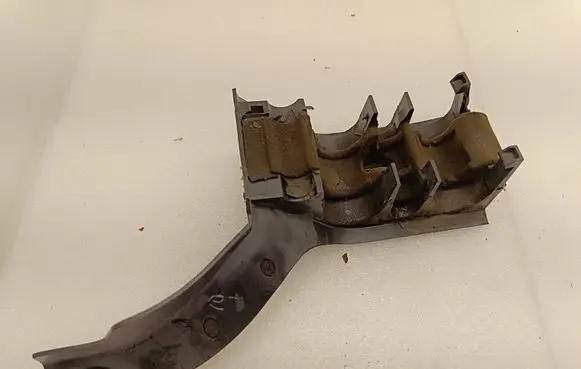 Other engine bay part
