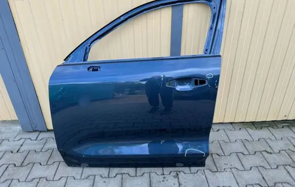 Volvo XC40 Front door