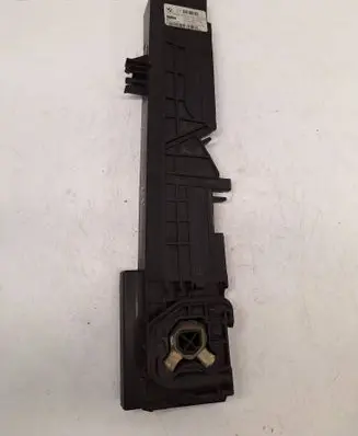 BMW 2 F22 F23 Radiator mount bracket 7600536 17117600536