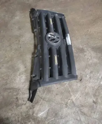 Front bumper upper radiator grill