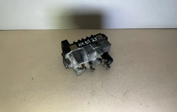 Audi A4 S4 B7 8E 8H Turbine electric control actuator G33 761963 6NW009483