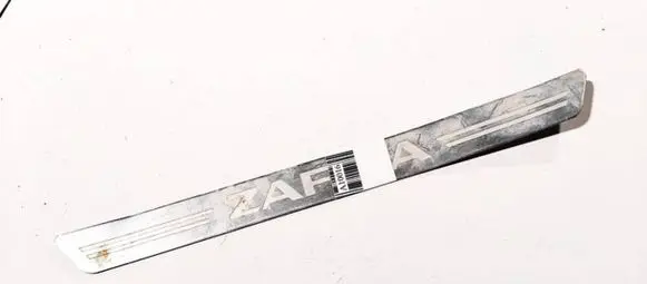 Opel Zafira B Front sill trim cover 13181976 498166255