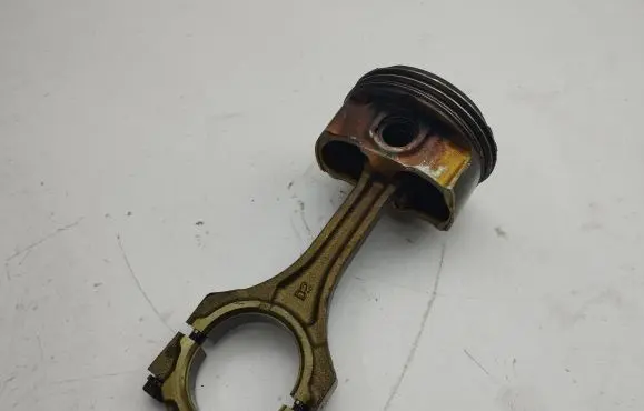 Lexus GS 300 350 430 450H Piston with connecting rod 31050