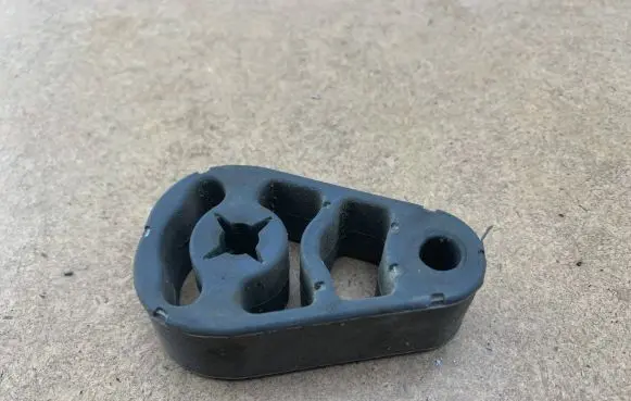 BMW X3 E83 Muffler mount bracket/holder 7791570 18207791570