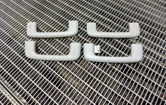 Mitsubishi ASX A set of handles for the ceiling 