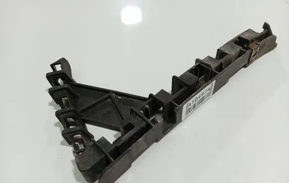 Front bumper mounting bracket