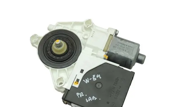 Volkswagen Tiguan Front door window regulator motor 5N0959702E 5N0959702EZ0V
