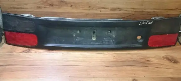 Trunk door license plate light bar