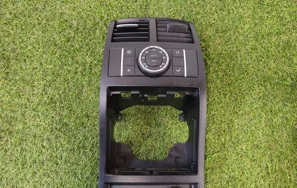 Mercedes-Benz GL X164 Other center console (tunnel) element A1646800507