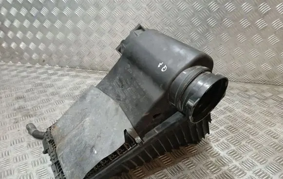 Audi Q7 4L Air filter box 7L0129620