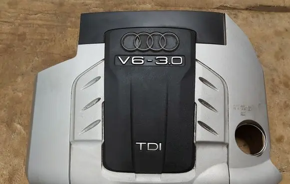 Audi Q7 4L Engine cover (trim) 4L0103925