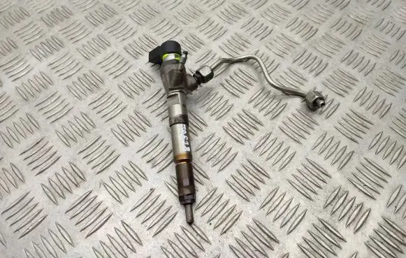 Mercedes-Benz A W176 Fuel injector 166006212R
