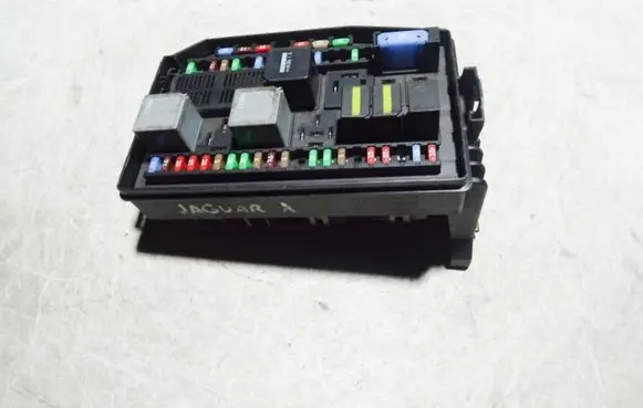 Jaguar X-Type Fuse module 4X4314A073DA