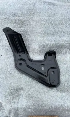 Audi Q2 - Fender mounting bracket 81a821135