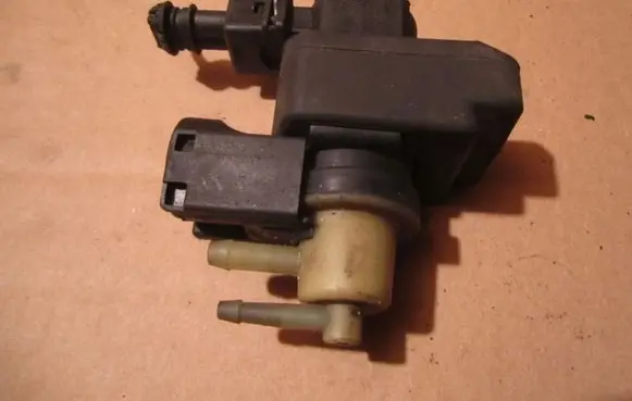 Renault Trafic II (X83) Vacuum valve 8200486