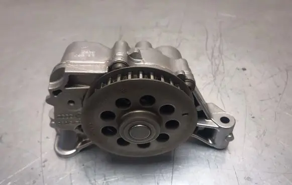 Volkswagen Crafter Oil pump 03L115105C