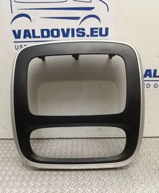 Renault Trafic III (X82) Radio/GPS head unit trim 682604581R