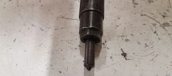 Nissan Pathfinder R51 Fuel injector 16600AU600