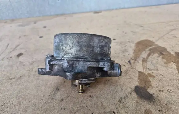 Audi A6 S6 C5 4B Vacuum pump 72260807A