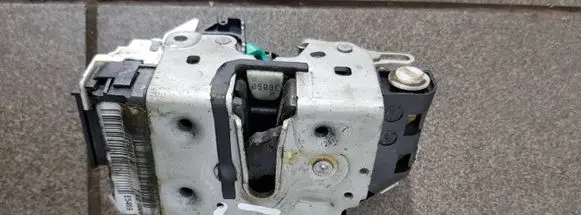 Dodge Nitro Rear door lock