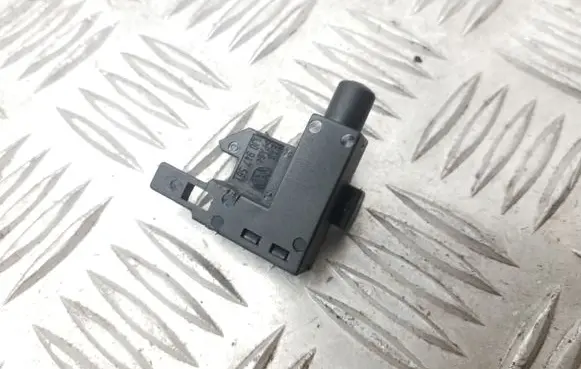 Skoda Octavia Mk2 (1Z) Hand parking brake sensor 1J0947561