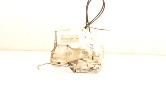 Suzuki Swift I Front door lock 82201-68LA08LA